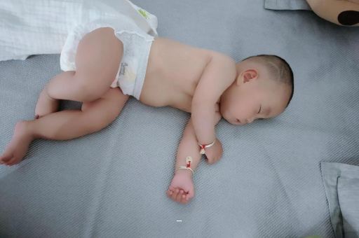 专业试管借卵代怀机构宝宝多久会抬头